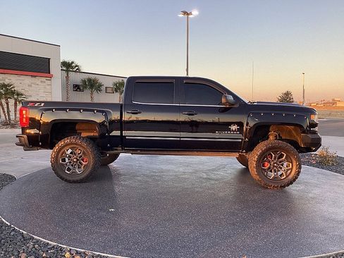 Used 2018 Chevrolet Silverado 1500 LTZ Z71 w/ LTZ Plus Package image 3