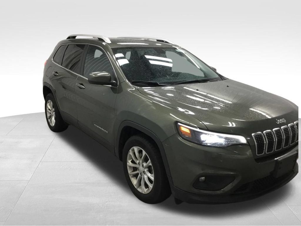 Used 2019 Jeep Cherokee Latitude w/ Cold Weather Group FWD image 4