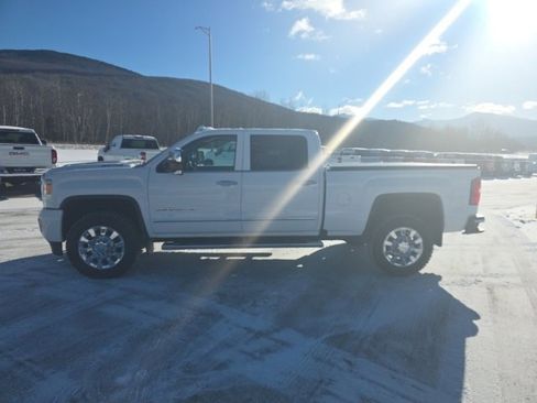 Used 2019 GMC Sierra 2500 Denali w/ Duramax Plus Package image 4