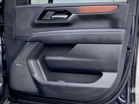 Used 2025 GMC Yukon XL Denali w/ Denali Reserve Package image 29