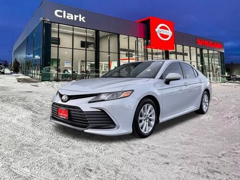 Used 2022 Toyota Camry LE image 3