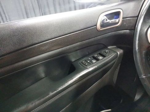 Used 2017 Jeep Grand Cherokee Laredo AWD/4WD image 17