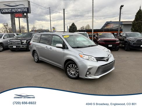 Used 2018 Toyota Sienna XLE w/ XLE Navigation Package image 1