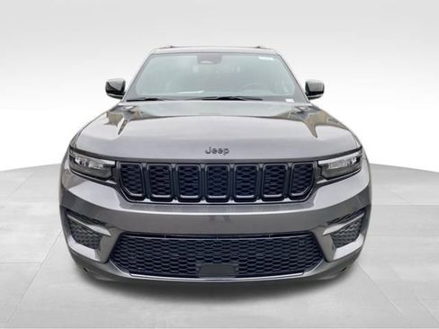 New 2025 Jeep Grand Cherokee Altitude image 2