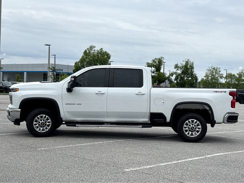 Used 2024 Chevrolet Silverado 2500 LT AWD/4WD image 15