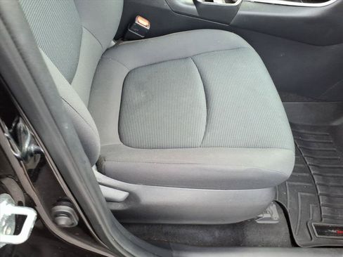 Used 2021 Toyota RAV4 LE AWD/4WD image 18
