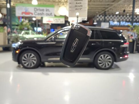 Used 2025 Lincoln Aviator AWD image 4