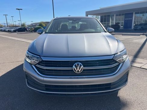 Used 2024 Volkswagen Jetta SE image 8