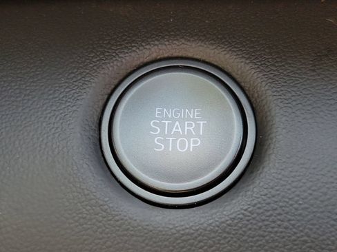 Used 2025 Hyundai Elantra Sport FWD image 31