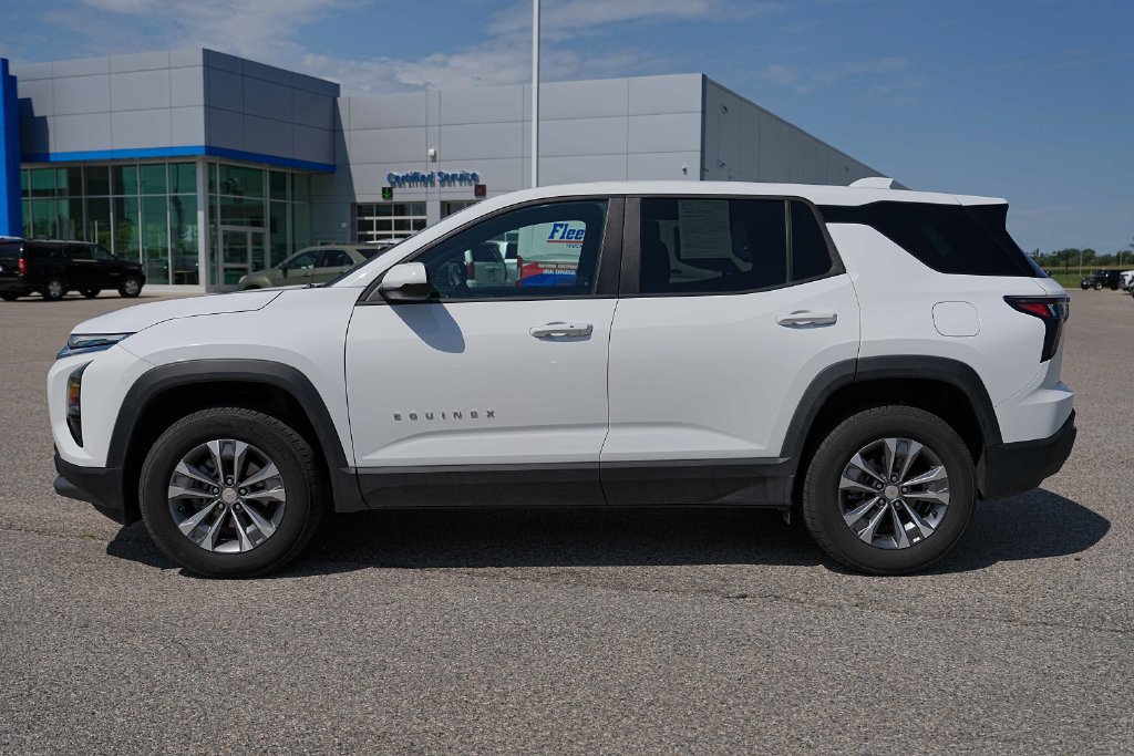 Used 2026 Chevrolet Equinox LT AWD/4WD image 11