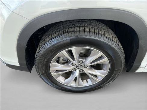 Used 2016 Toyota Highlander Plus image 24