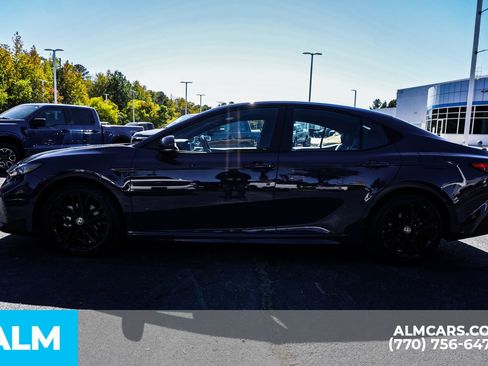 Used 2025 Toyota Camry SE image 10