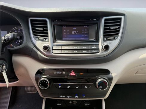 Used 2018 Hyundai Tucson SE AWD/4WD image 19