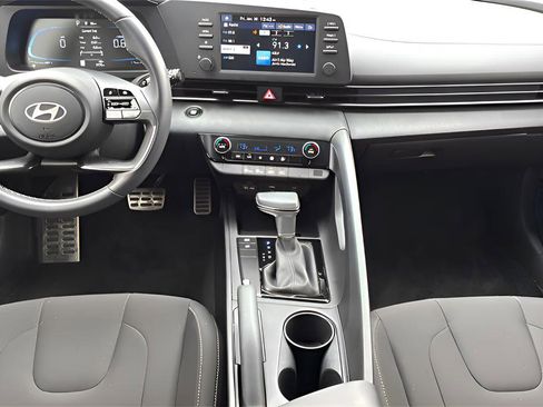Certified 2025 Hyundai Elantra Sport FWD image 19