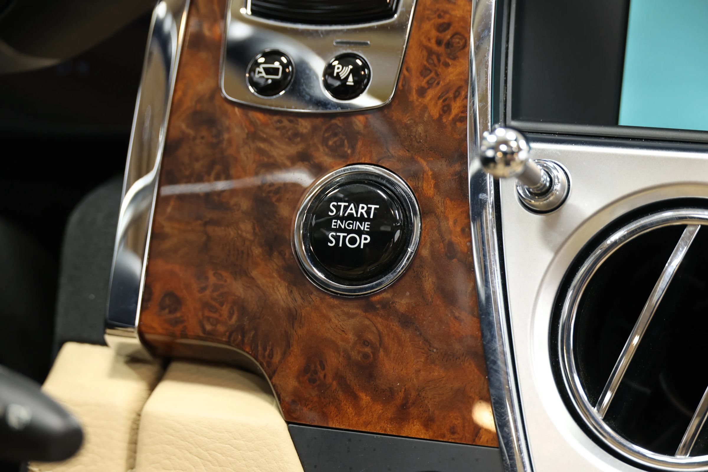 Used 2015 Rolls-Royce Ghost RWD image 41