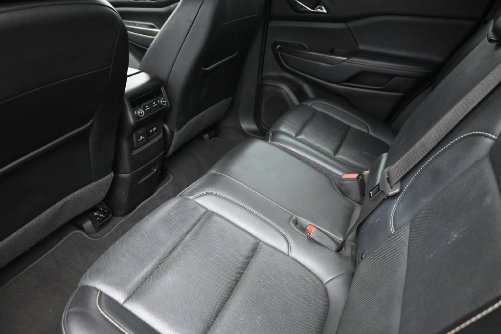 Used 2023 GMC Acadia SLT AWD/4WD image 14