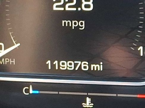 Used 2022 GMC Yukon SLT w/ SLT Luxury Package image 18