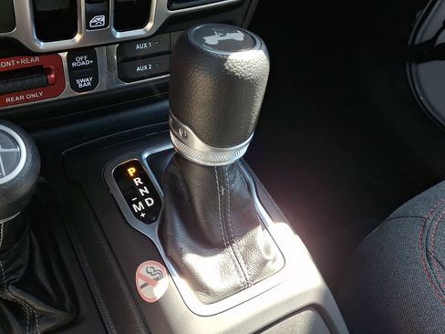 Used 2025 Jeep Wrangler Unlimited Rubicon image 14