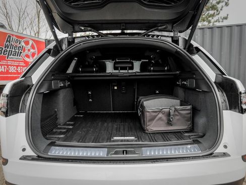 Used 2026 Land Rover Range Rover Velar S image 8