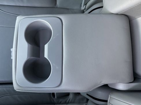 Used 2015 Toyota Highlander XLE image 19