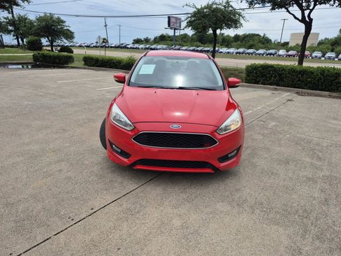 Used 2016 Ford Focus SE w/ SE Sport Package FWD image 3