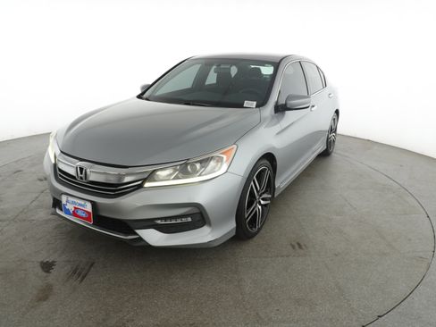 Used 2017 Honda Accord Sport image 3
