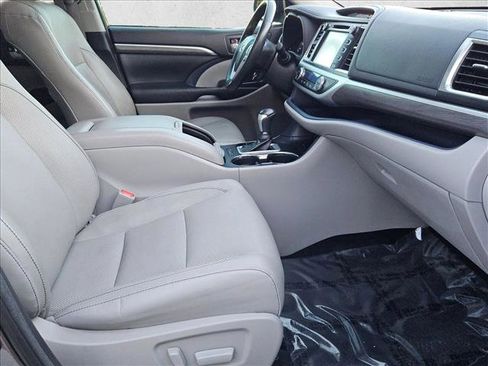 Used 2018 Toyota Highlander Limited image 23