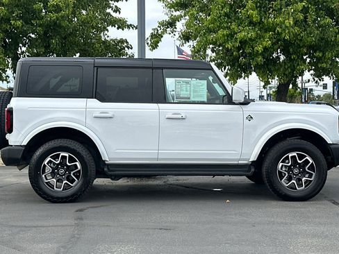 Used 2025 Ford Bronco Outer Banks AWD/4WD image 3
