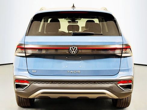 New 2026 Volkswagen Taos SE image 4