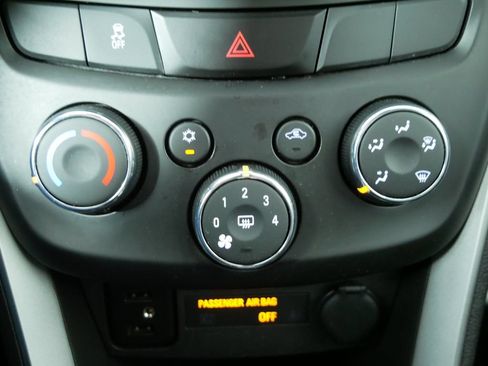 Used 2019 Chevrolet Trax LT w/ LT Convenience Package FWD image 30