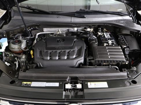 Used 2020 Volkswagen Tiguan SE image 19