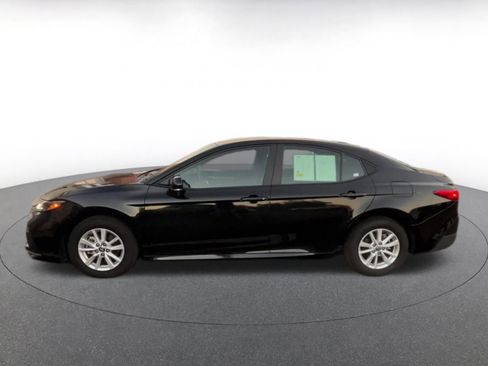 Used 2025 Toyota Camry LE image 9
