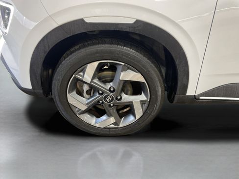 Used 2023 Hyundai Venue Limited w/ Cargo Package image 9