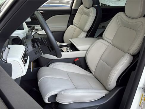 New 2026 Lincoln Aviator Reserve image 17
