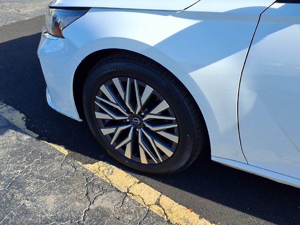 Used 2025 Nissan Altima 2.5 SV FWD image 29