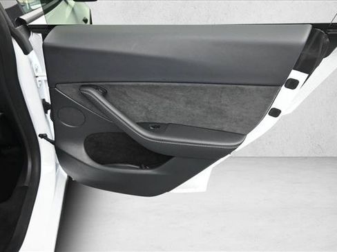 Used 2025 Tesla Model Y Long Range RWD image 24