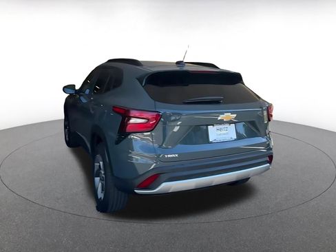 Used 2025 Chevrolet Trax LT image 11