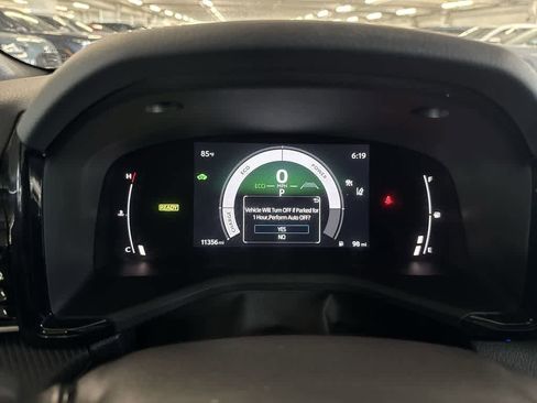 Used 2025 Toyota Camry SE FWD image 15