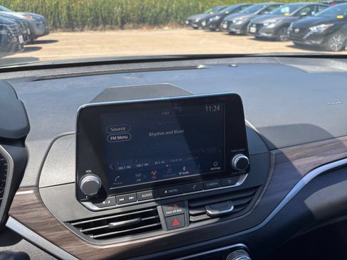 Used 2025 Nissan Altima 2.5 SV FWD image 16