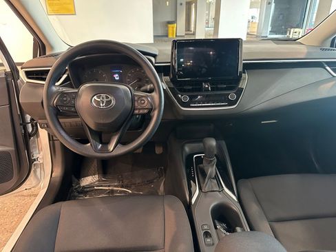 Used 2025 Toyota Corolla LE image 33