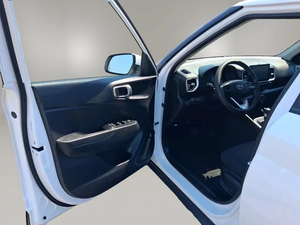 Used 2026 Hyundai Venue SE FWD image 18