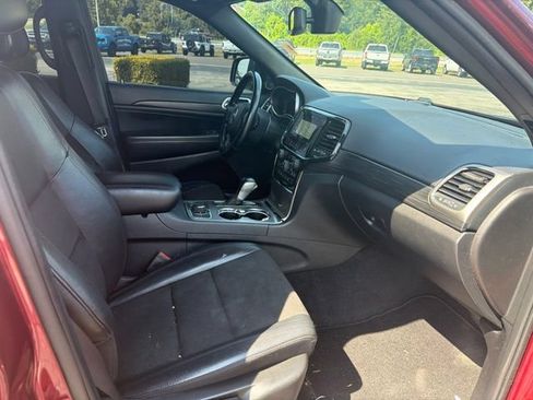 Used 2022 Jeep Grand Cherokee Laredo X AWD/4WD image 3