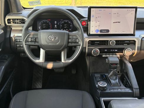 Used 2025 Toyota Tacoma TRD Off-Road image 10