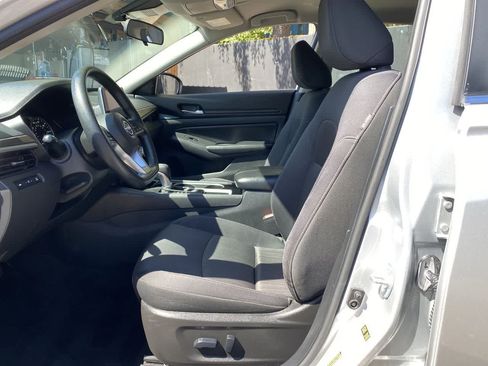 Used 2024 Nissan Altima 2.5 SV FWD image 15
