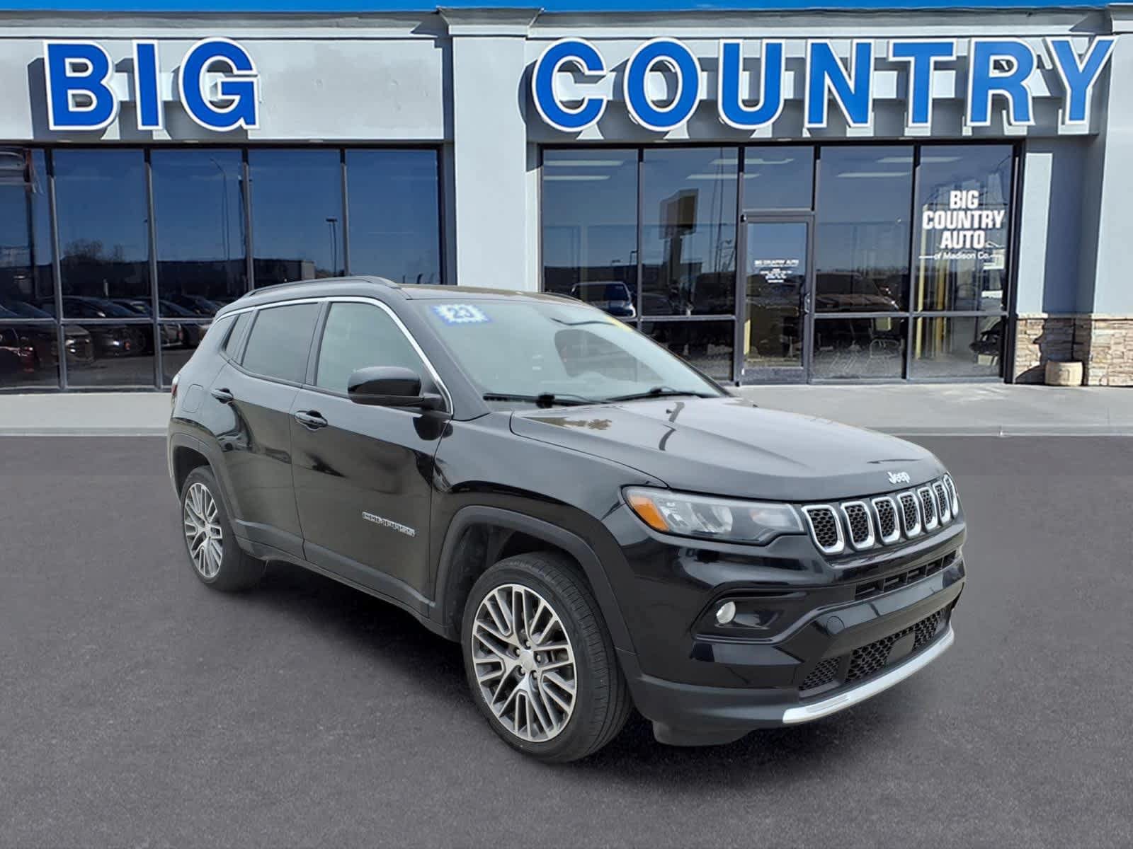 Used 2023 Jeep Compass Limited w/ Sun and Sound Group AWD/4WD image 3