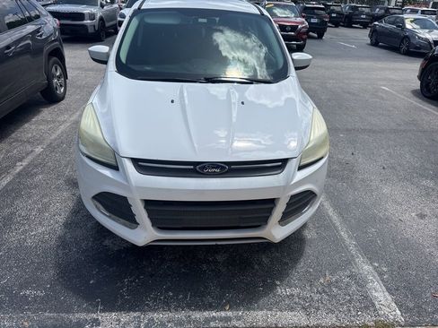 Used 2015 Ford Escape SE image 2