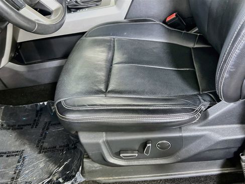 Used 2018 Ford F150 Lariat w/ Max Trailer Tow Package image 19