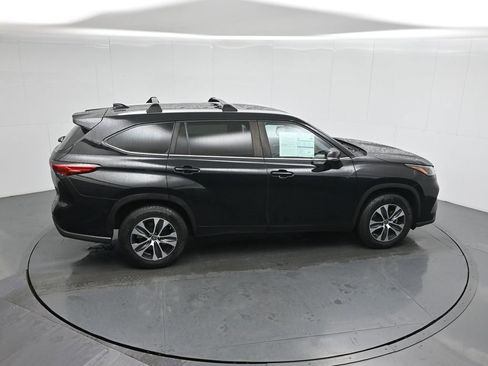 Used 2023 Toyota Highlander XLE image 44