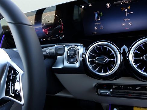 New 2026 Mercedes-Benz GLB 250 4MATIC image 29