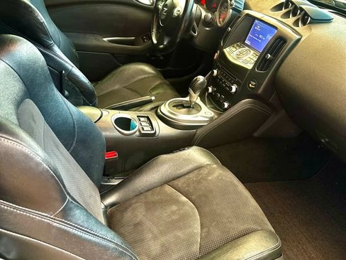 Used 2016 Nissan 370Z Touring RWD image 13